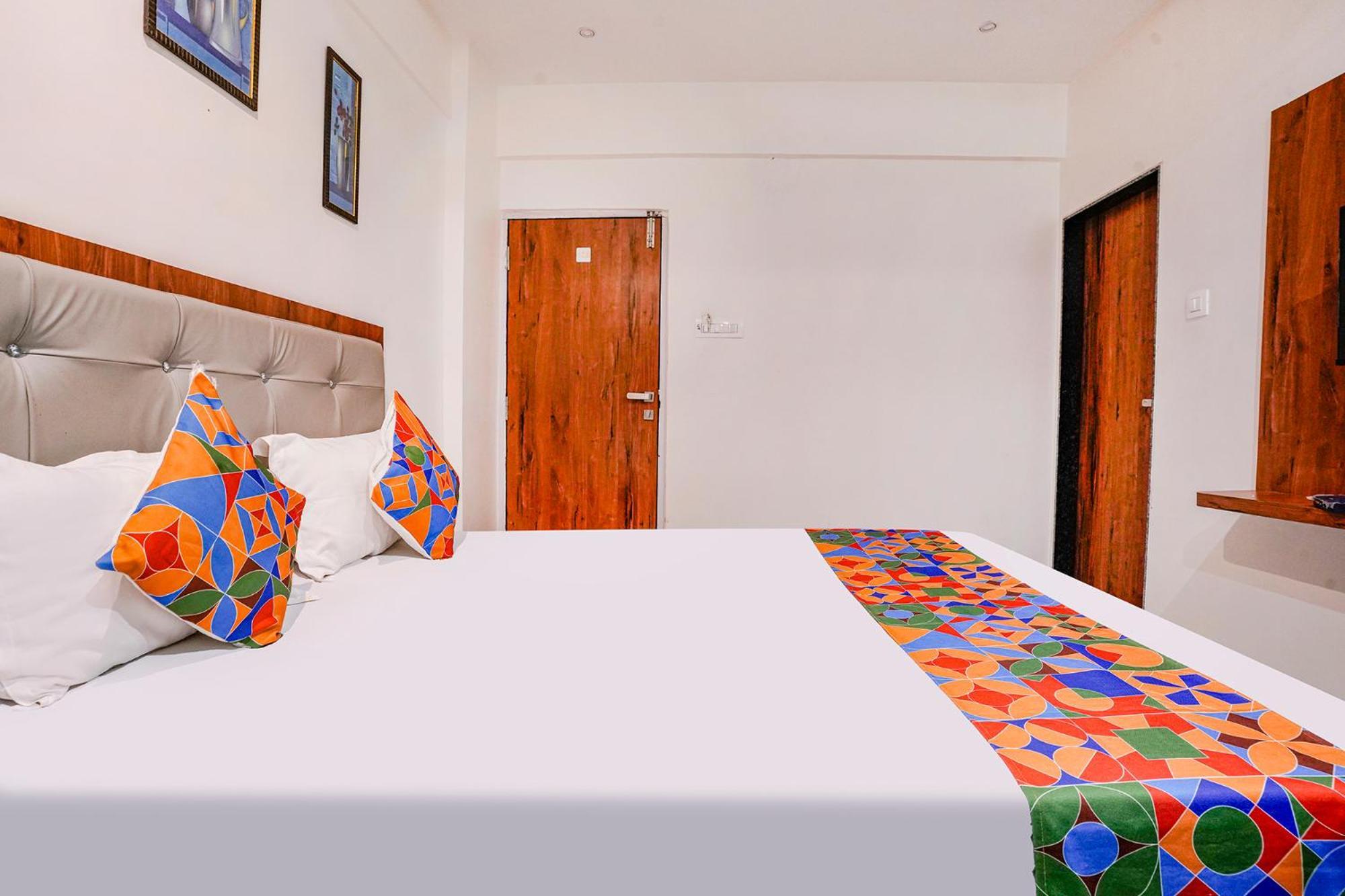 Fabexpress Utsav Residency - Nr Panvel Hotell Jāmb Eksteriør bilde